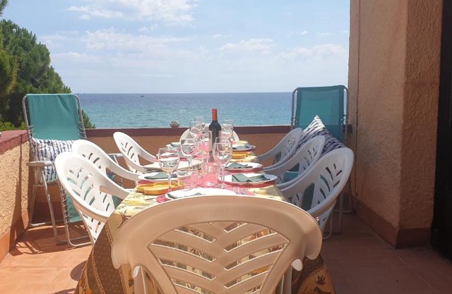 Apartamento con jardín a 11 metros de la playa. SE.