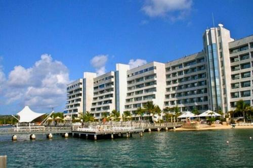 Apartamento en Sun Rise con Vista al Mar y Playa Privada