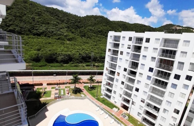 Apartamento Moderno en conjunto cerrado con acceso a piscina para descansar.