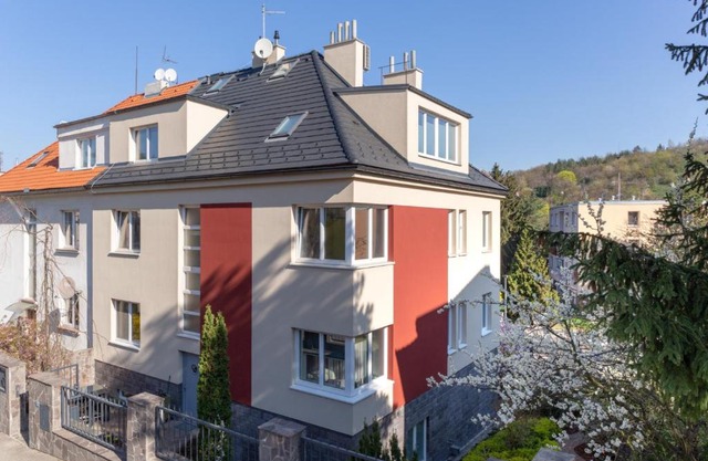 Apartmán 2+kk, 50 m2 v klidné lokalitě. 10 min od centra Prahy.