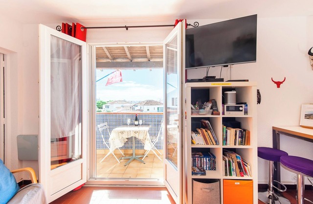 Apartment "Le Tau" with Sea View, Balcony & Wi-Fi