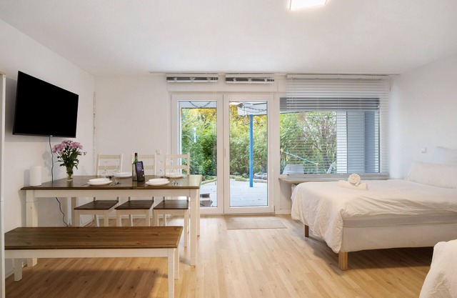 Apartment 'Geschäftsreisetraum' with Private Terrace and Wi-Fi