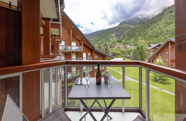 Apartment 'Studio Haut De Gamme Contamines' with Mountain View and Balcony