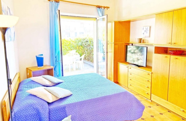 APARTMENT 50 metres from the SEA with private garden
