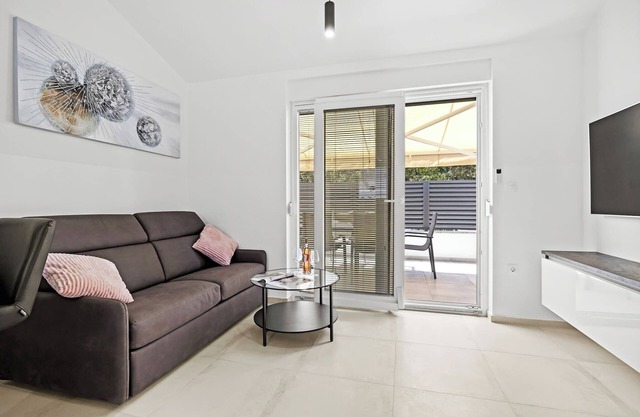 Apartment, 100m from the beach