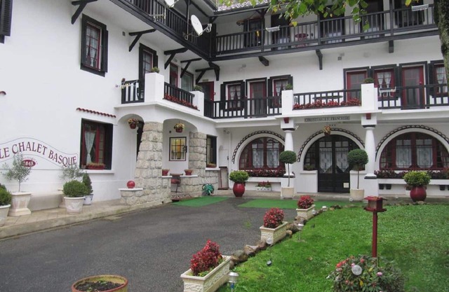 Apartment 2/4 persons -chalet 3 * near Pic du Midi/Bagnères de Bigorre