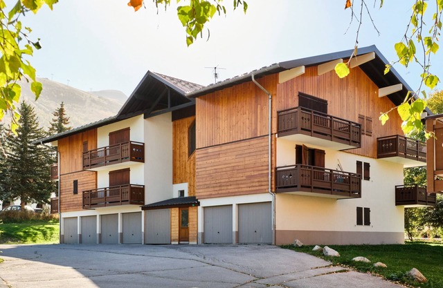 Apartment '2 Alpes - Appartement 2-4 Pers' with Mountain View, Balcony and Wi-Fi