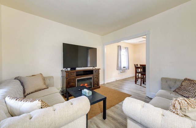 Apartment 2 Mi to Niagara Falls State Park!