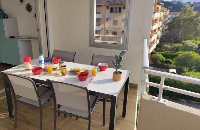 Apartment 3 stars :2 bedrooms, Comfort, terrace, parking, 600m from the beach