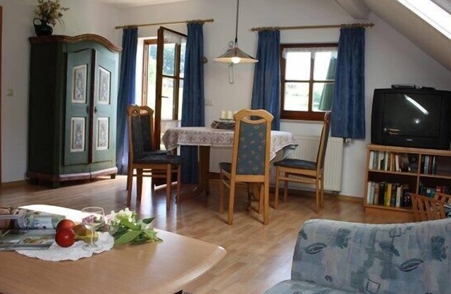 Apartment- 4 people, 50 square meters, top floor, balcony, near the lake, 4 stars