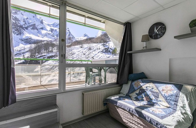Apartment 4 pers., ski-in/ski-out, terrace, center of Gourette
