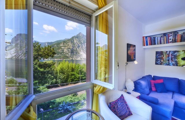Apartment "5 Minutes from the Centre 3rd Floor" with Lake View, Balcony & Wi-Fi