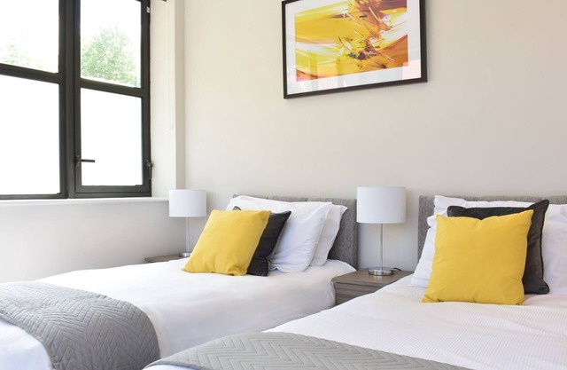 Apartment 7 - Stylish 1 Bedroom twin apartment - Watford, with transport links to Central London