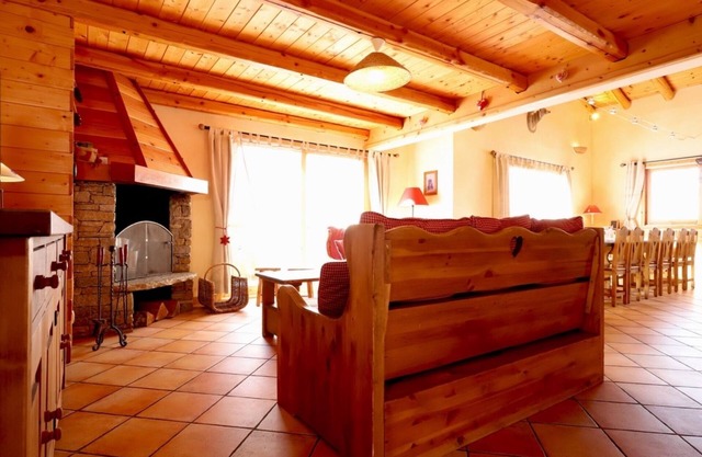 Apartment 'Alpaga 14' with Private Terrace, Shared Garden and Wi-Fi