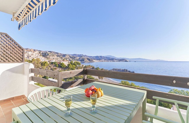 Apartment 'Apartamento Marina Playa M&M La Herradura' with Sea View, Wi-Fi and Air Conditioning