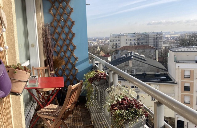 Apartment 'Appartement Joinville Le Pont' with Balcony and Wi-Fi