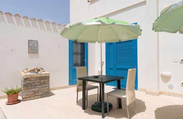 Apartment 'Appartamento Piano Terra' with Shared Terrace, Wi-Fi and Air Conditioning