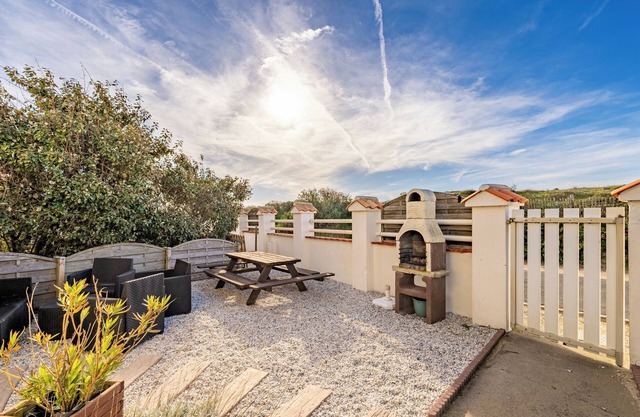 Apartment 'Appartement 10 Pers À 50m Plage' with Private Terrace, Private Garden and Wi-Fi