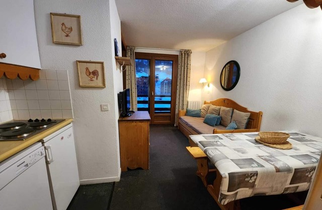 Apartment 'Appartemment 6 Couchages Risoul' with Mountain View and Balcony