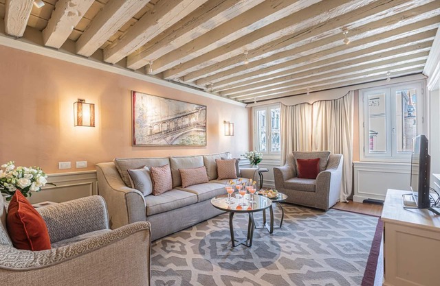 Apartment Ariana - Five Bedroom Villa, Sleeps 7