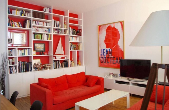 Apartment at the foot of Montmartre, with charming private courtyard with trees in a quiet location