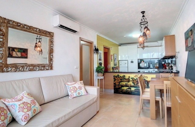 Apartment 'Athena' with Balcony, Wi-Fi and Air Conditioning