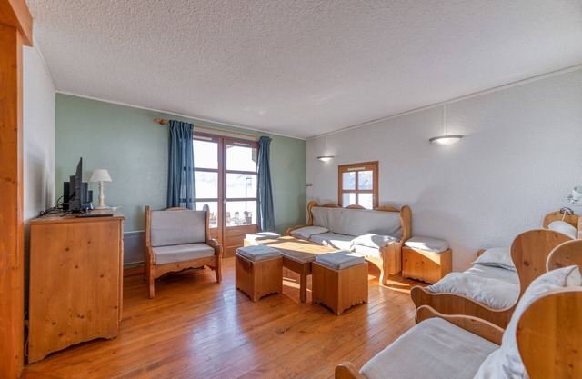 Apartment 'Bercail 1 Grand Appt Plein Sud' with Mountain View, Private Terrace and Private Garden