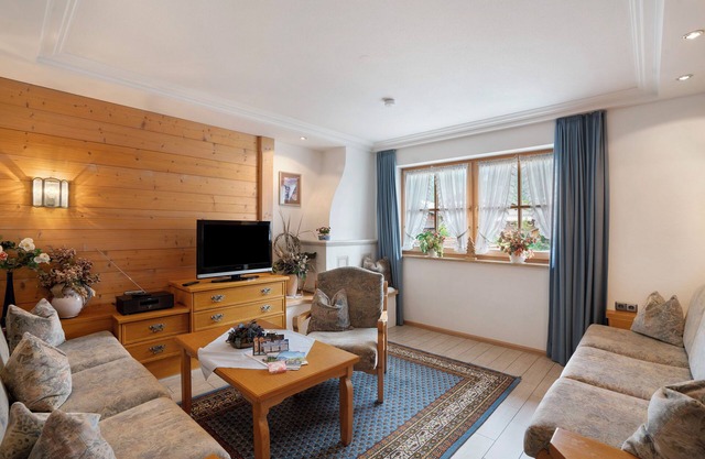 Apartment 'Bergdistel Nr 8' with Mountain View, Shared Garden and Wi-Fi