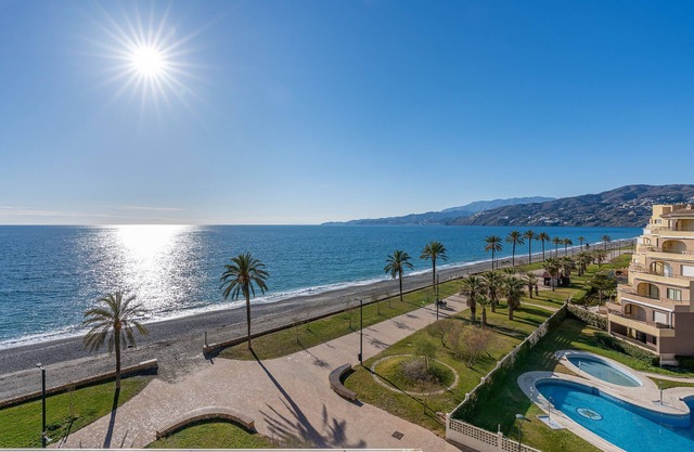 Apartment 'Bonito Apartamento Frente Al Mar' with Sea View, Wi-Fi and Air Conditioning