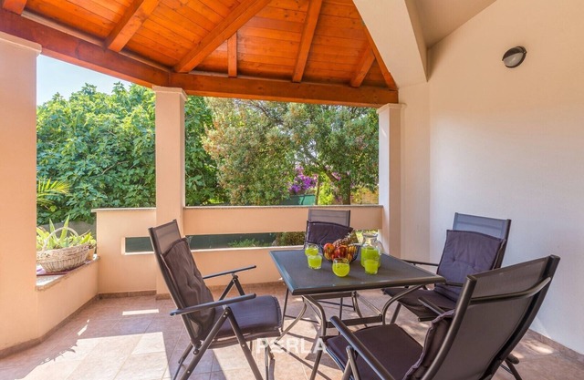 Apartment BRINA with cozy terrace near Pula