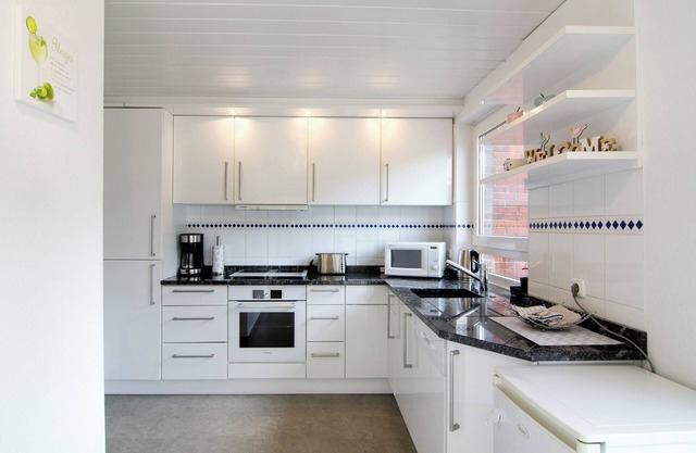 'Apartment by the Dyke' with Garden & Wi-Fi