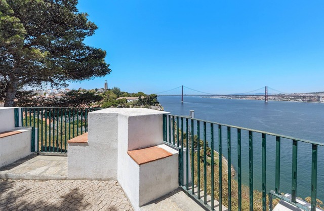 Apartment 'Cantinho Do Tejo' with Private Terrace and Wi-Fi
