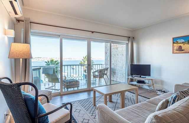 Apartment 'Cascais Bay Terrace II' with Sea View & Wi-Fi