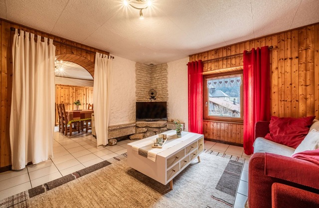 Apartment "Chez Les Charles" with Mountain View, Private Terrace & Wi-Fi