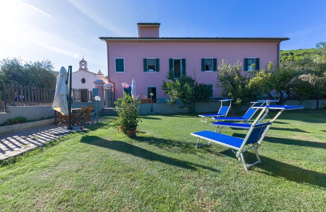 Apartment "CM5" in a Green Setting Near the Sea