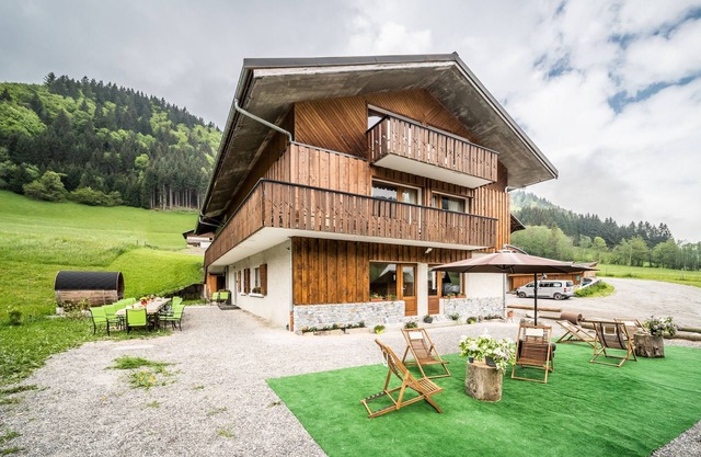 Apartment 'Coeur De Charmy' with Mountain View, Private Terrace and Spa