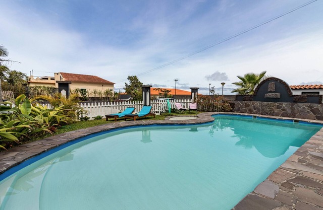 Apartment 'Cork House - Fernandes Cottage' with Sea Views, Wi-Fi and Air Conditioning