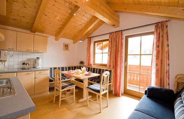 Apartment D (4-5 persons/2 bedrooms, 1 WSR) - Apartments Amadeo