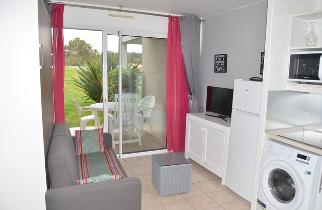 APARTMENT D013 seafront residence with two heated pools