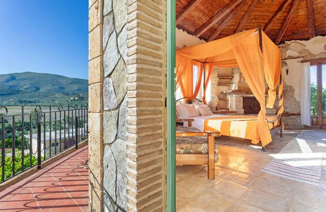 Apartment 'Dionisia' with Shared Pool, Wi-Fi and Air Conditioning