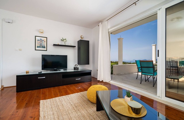 Apartment Doma - Two Bedroom Apartment with Terrace