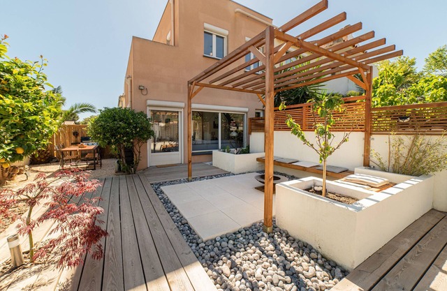 Apartment 'Domaine Los Reyes' with Sea View, Wi-Fi and Air Conditioning