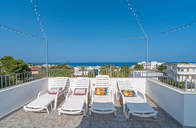 Apartment 'Donna Di Denari' with Sea View, Wi-Fi and Air Conditioning