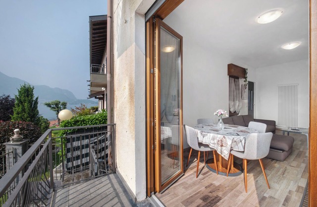 Apartment 'Dudi Jolie' with Lake View, Whirlpool, Terrace and Wi-Fi