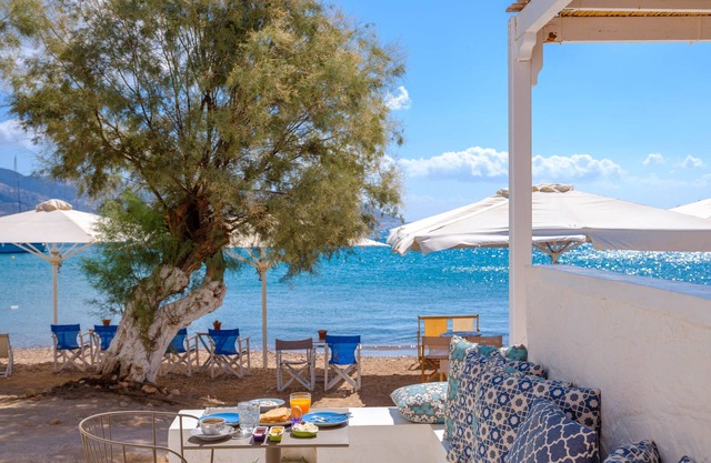 Apartment 'Echinousa Kimolos katoikia no5' with Mountain View, Wi-Fi and Air Conditioning