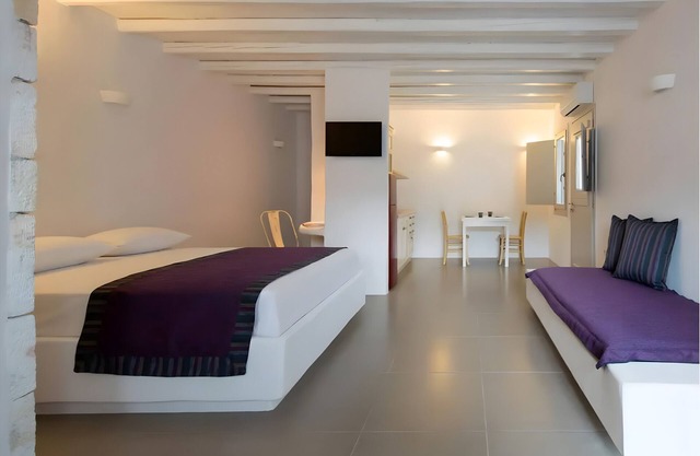 Apartment 'Echinousa Kimolos katoikia no2' with Mountain View, Wi-Fi and Air Conditioning