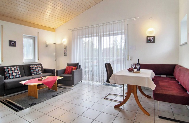 Apartment 'Ferienwohnung Links' with Balcony and Wi-Fi