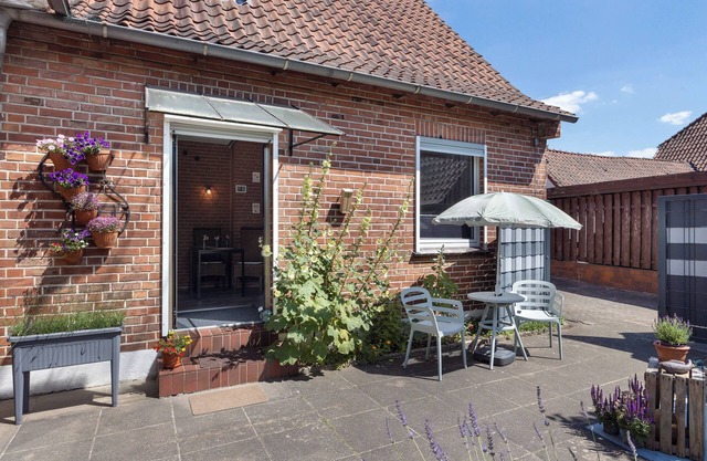 Apartment 'Ferienwohnung-Zentral' with Private Garden and Wi-Fi