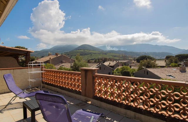 Apartment 'Figuera T4 Grande Terrasse Vue Mer' with Sea View, Wi-Fi and Air Conditioning