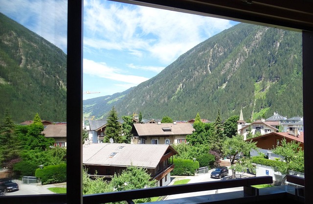 Apartment for 10 guests in central Mayrhofen, near the Penkenbahn